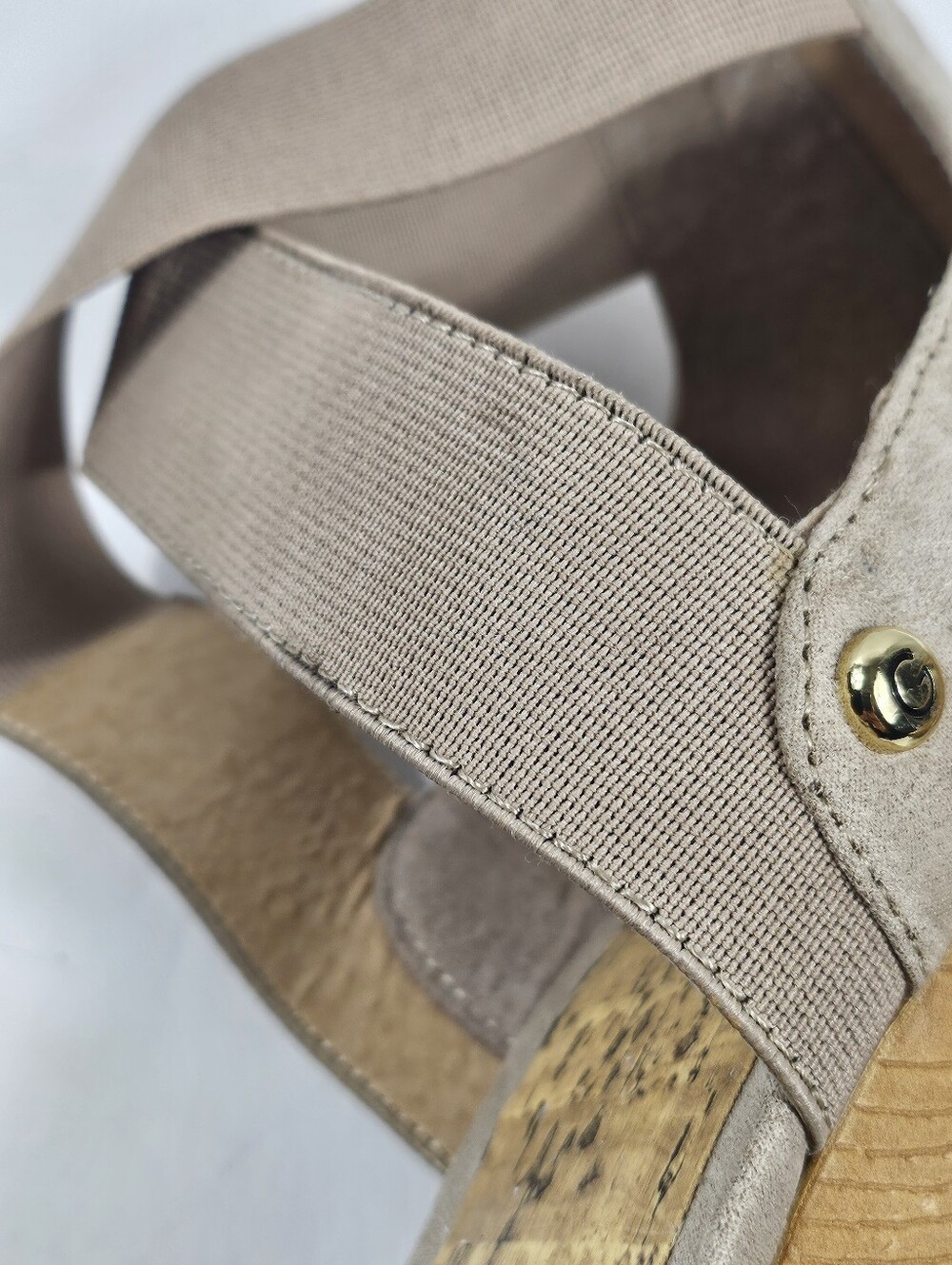 G By Guess Sirrah Beige Taupe Faux Suede Cross Strap Woodgrain Platform Sandal - Picture 16 of 16